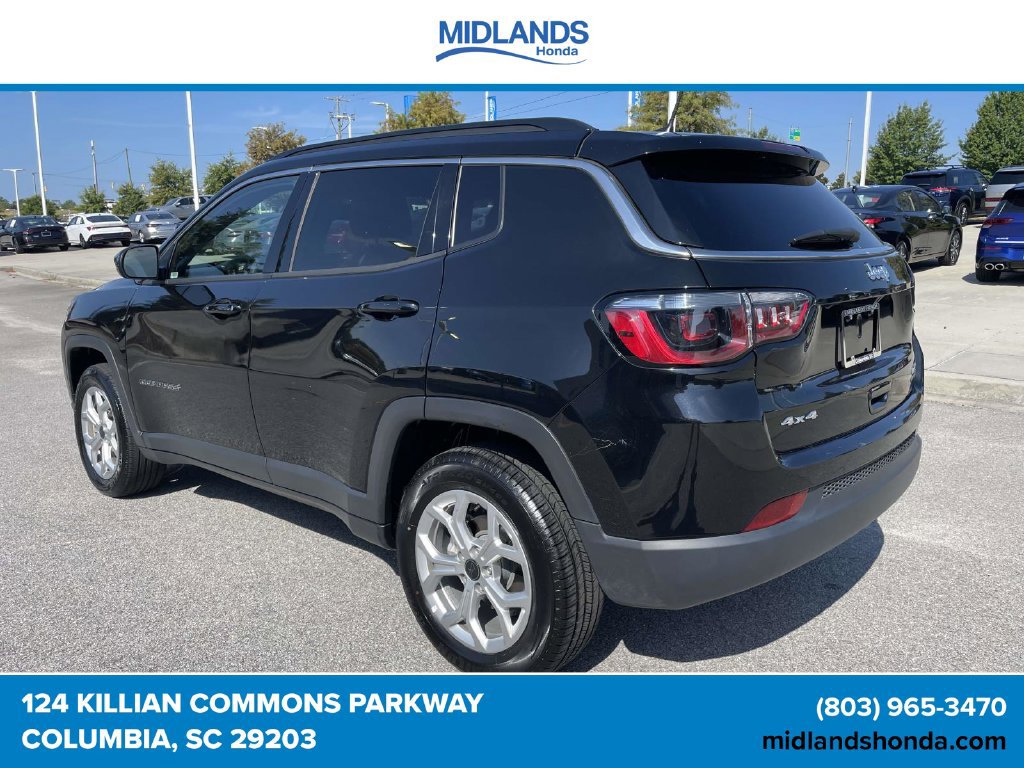 Used 2025 Jeep Compass Latitude w/ Sun & Sound Group AWD/4WD image 4