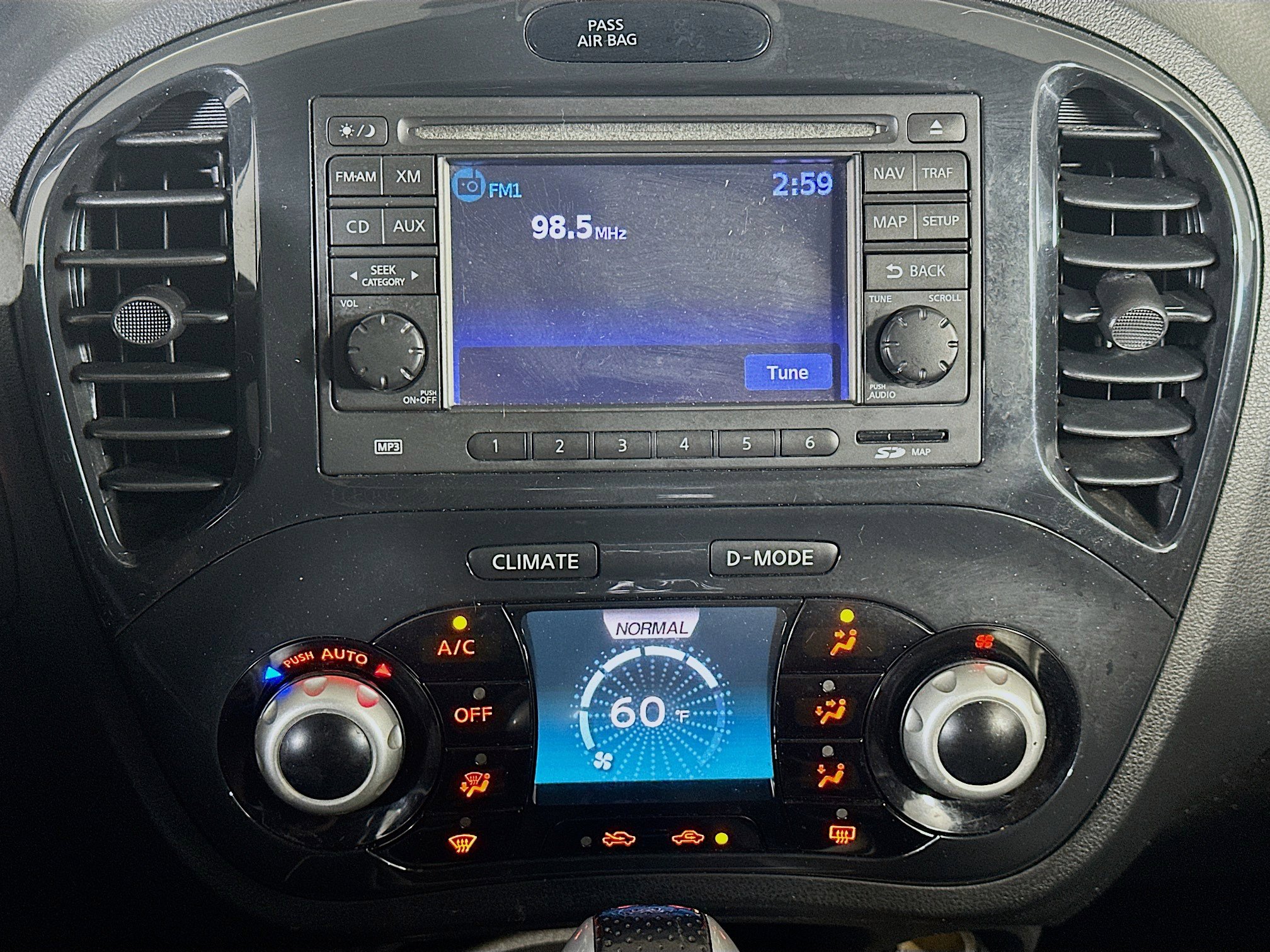 Used 2013 Nissan Juke SL image 19