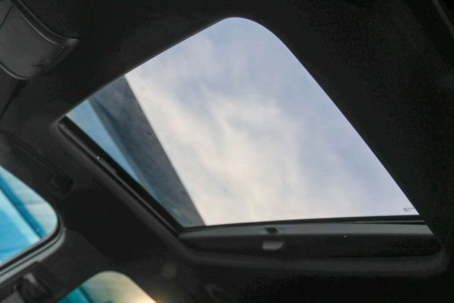 Used 2022 Buick Enclave Avenir w/ Avenir Technology Package image 14