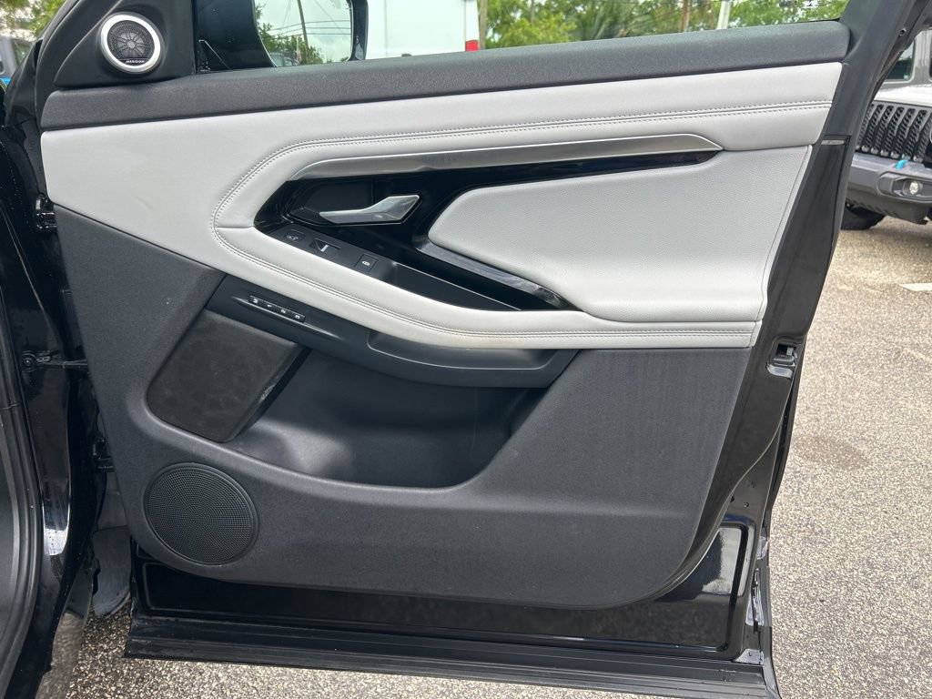 Used 2020 Land Rover Range Rover Evoque SE image 25