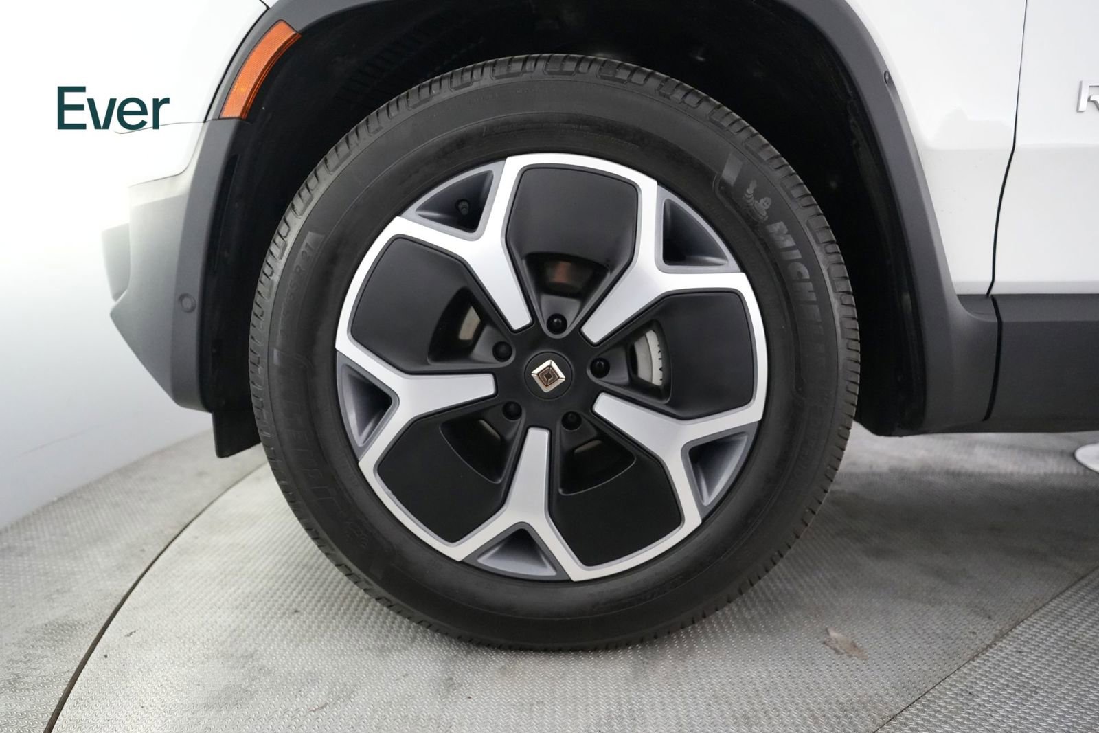 Used 2024 Rivian R1S Adventure image 19