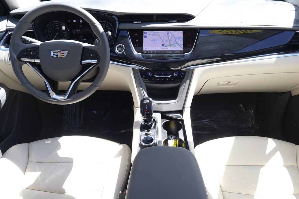 Used 2025 Cadillac XT6 Premium Luxury w/ Technology Package image 17