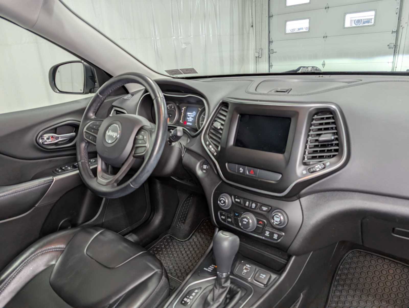 Used 2020 Jeep Cherokee Latitude Plus w/ Cold Weather Group image 39