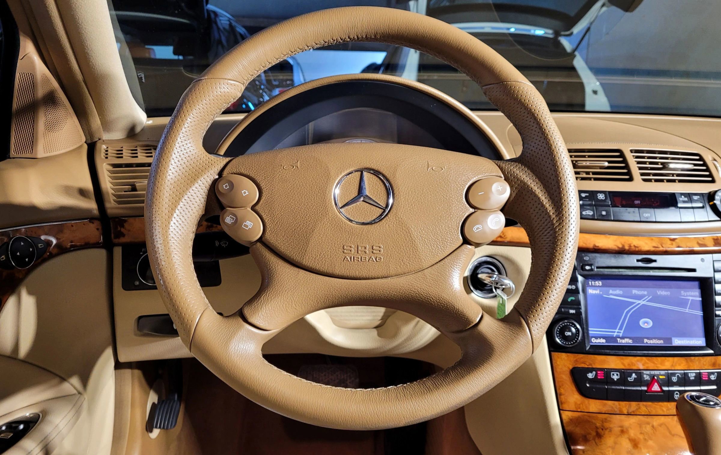 Used 2009 Mercedes-Benz E 350 Sedan image 23