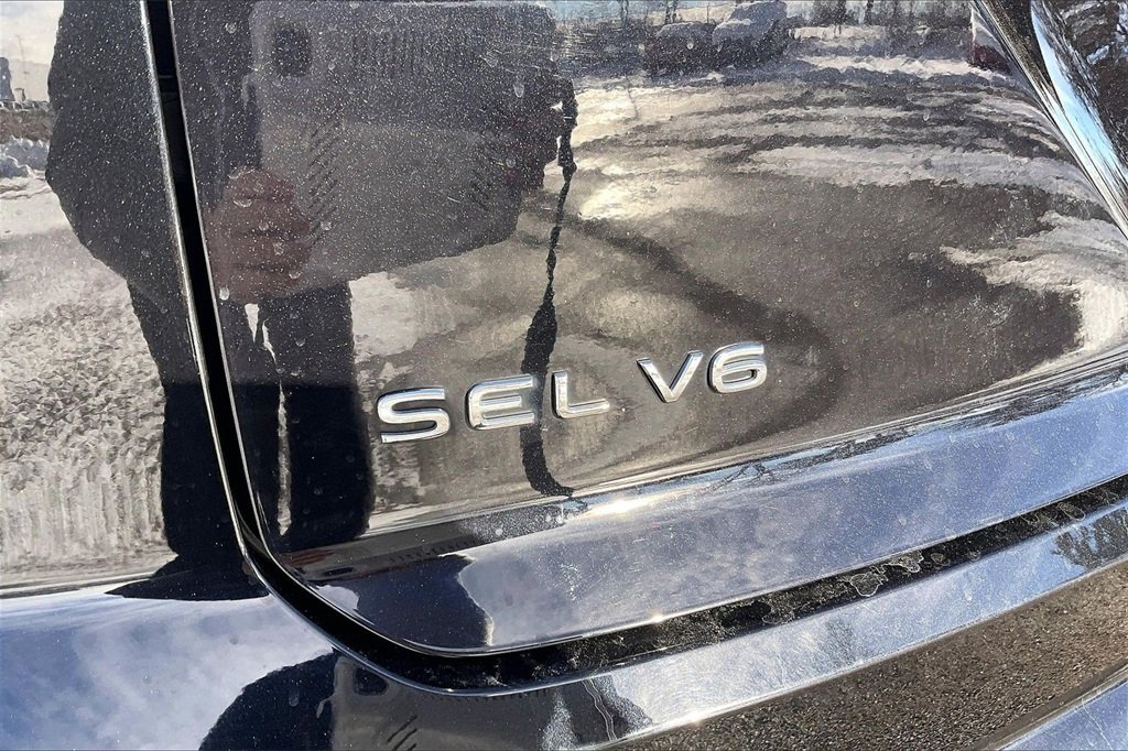 Used 2023 Volkswagen Atlas Cross Sport SEL Premium R-Line image 32