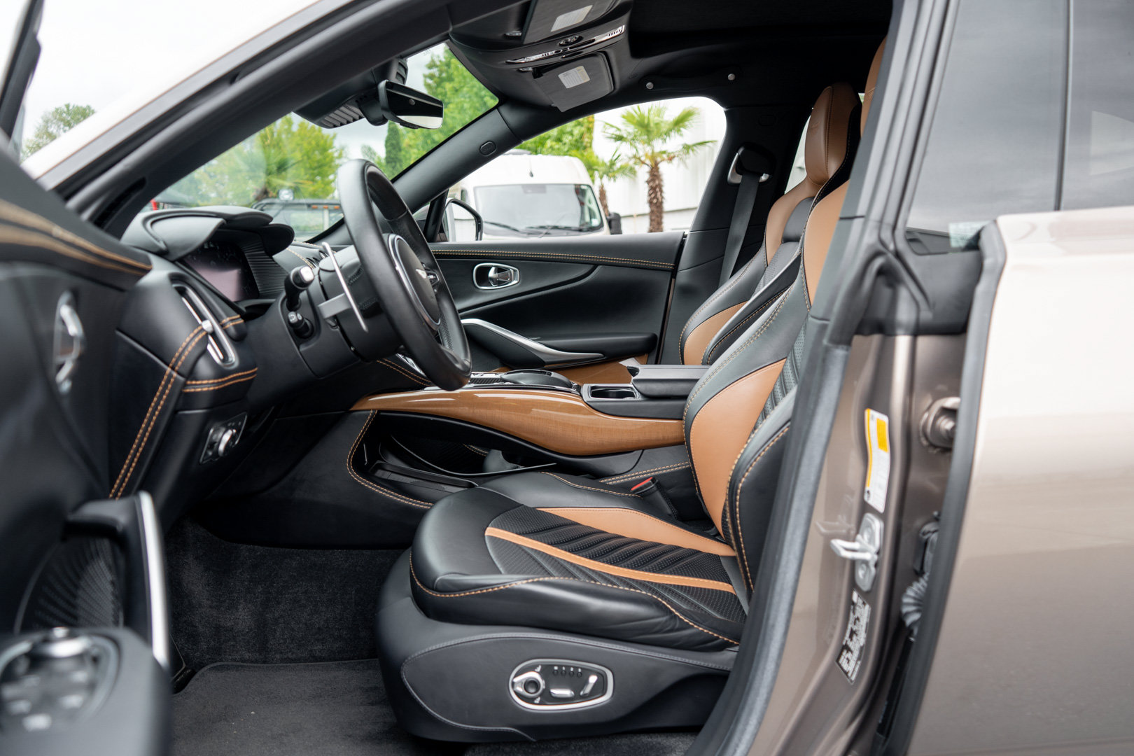 Used 2023 Aston Martin DBX 707 AWD/4WD image 3