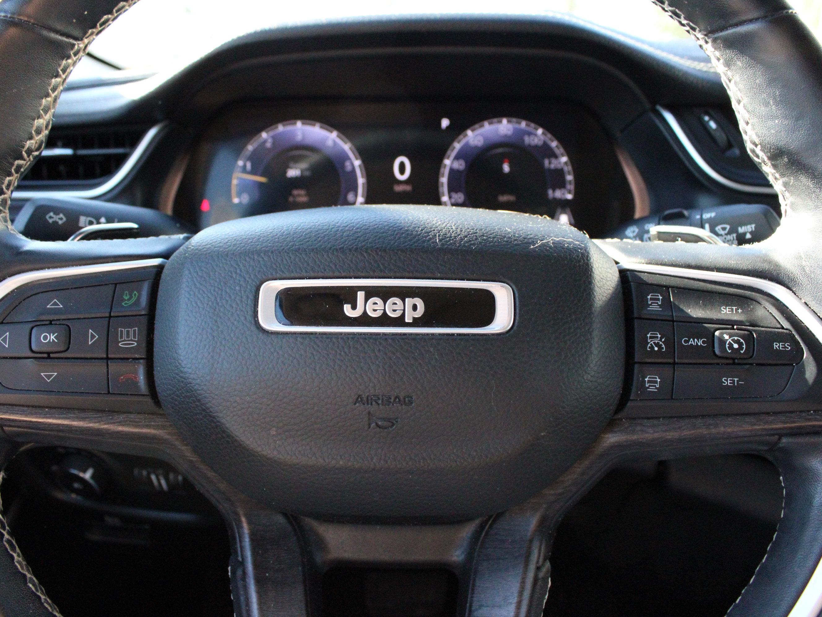 Used 2022 Jeep Grand Cherokee Limited AWD/4WD image 11
