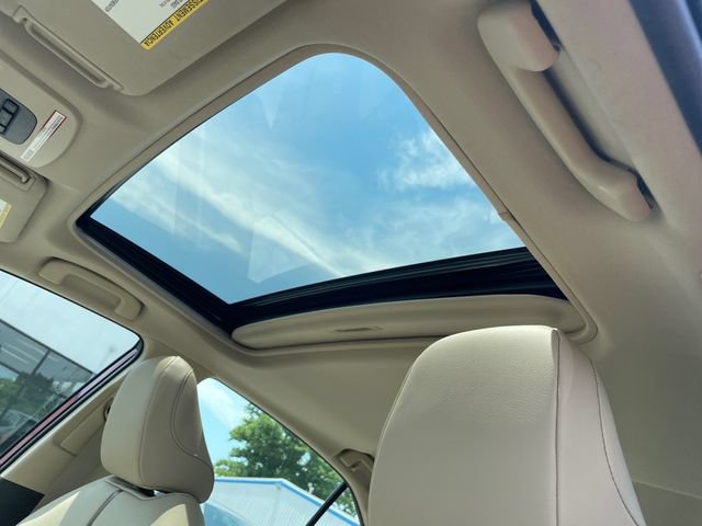 Used 2020 Toyota Camry XLE w/ Sunroof Package FWD image 16