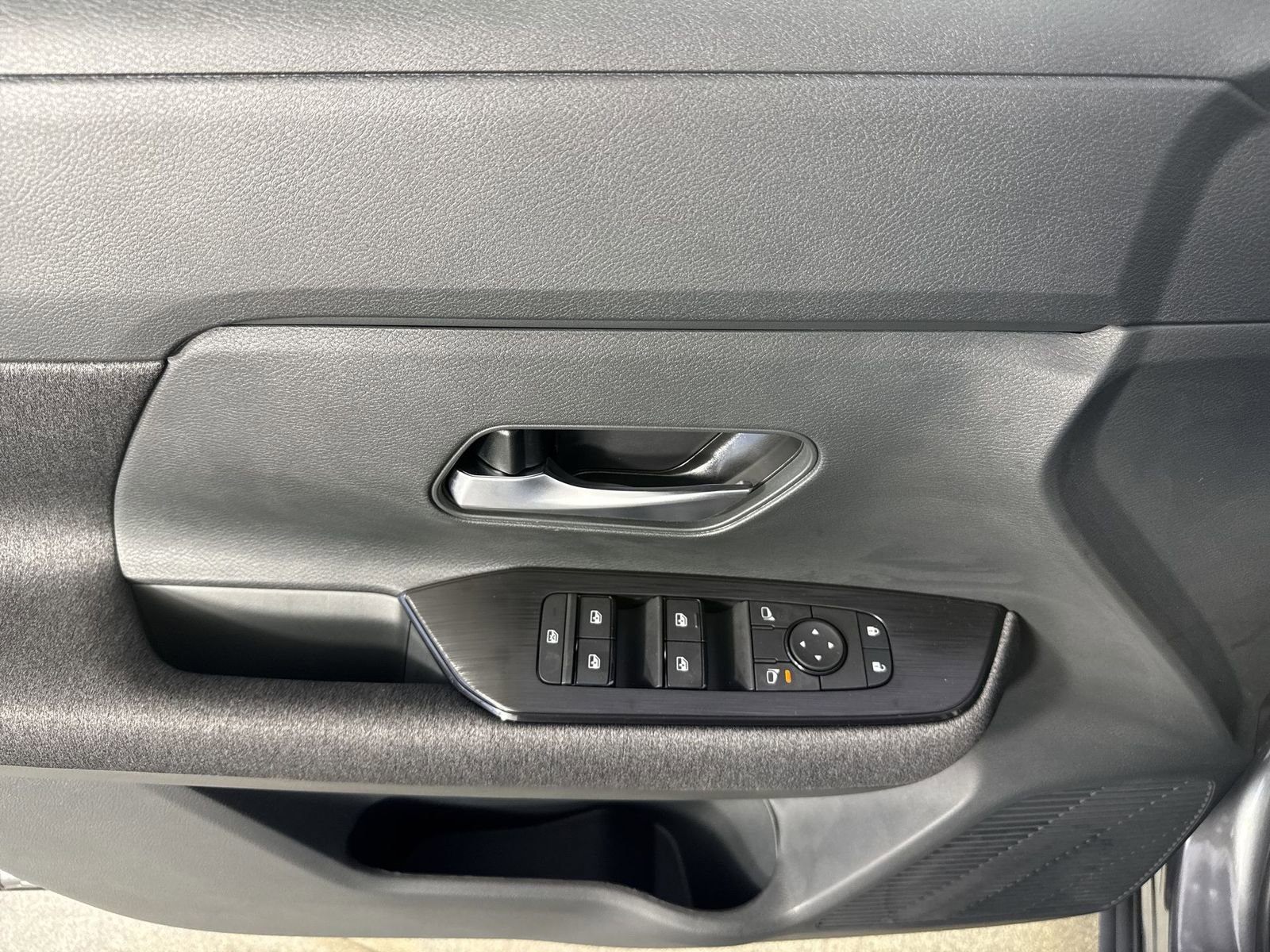 New 2025 Nissan Kicks SV image 19