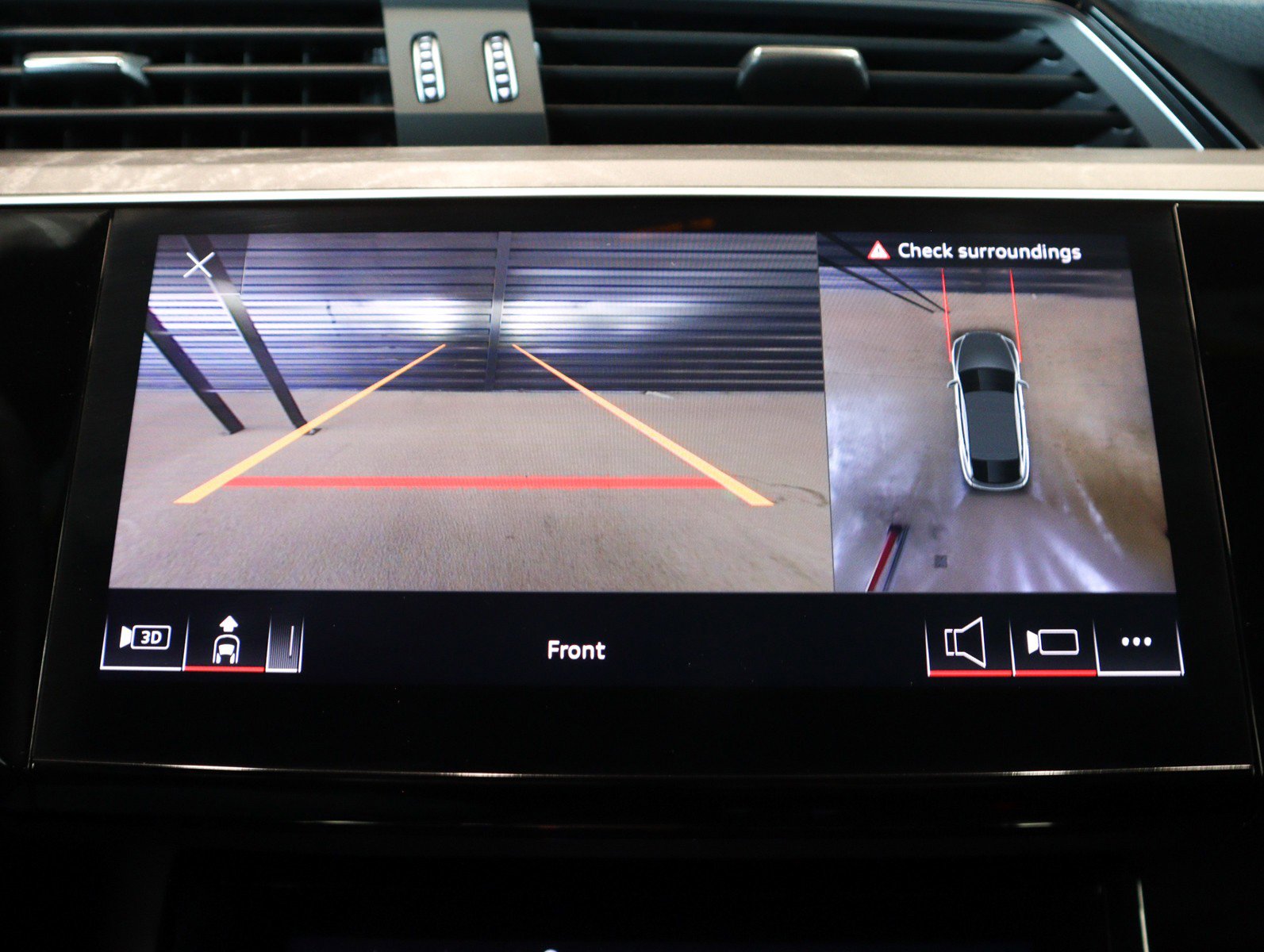 Used 2023 Audi e-tron Premium w/ Convenience Plus Package image 24