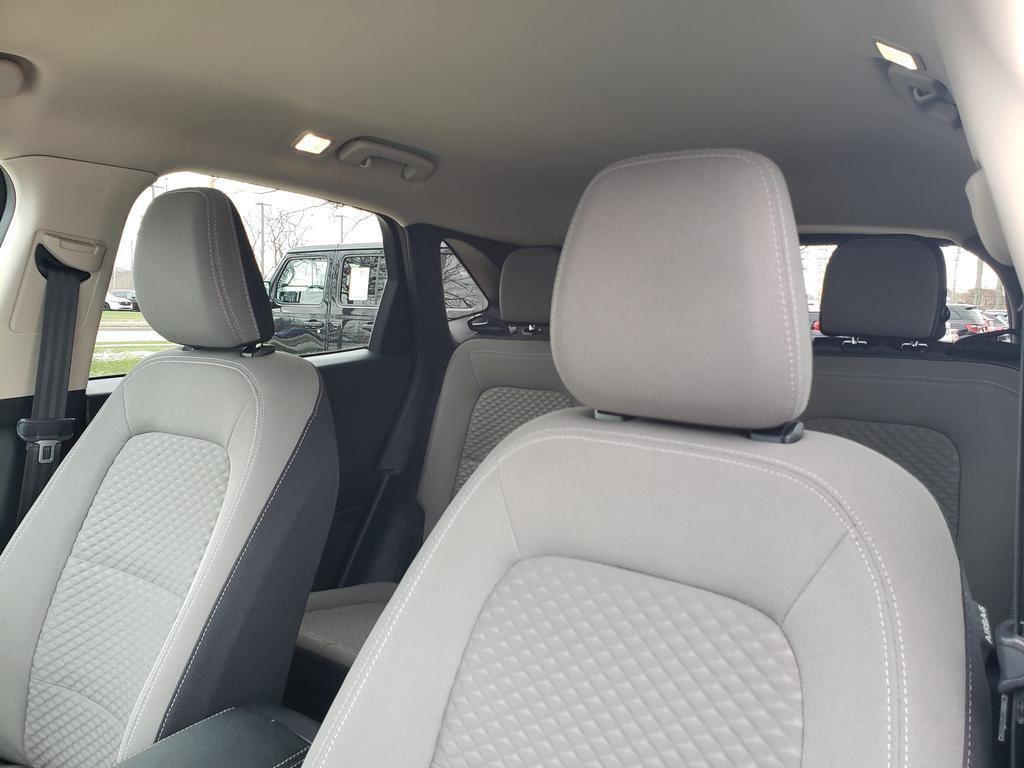 Used 2020 Ford Escape SE image 28