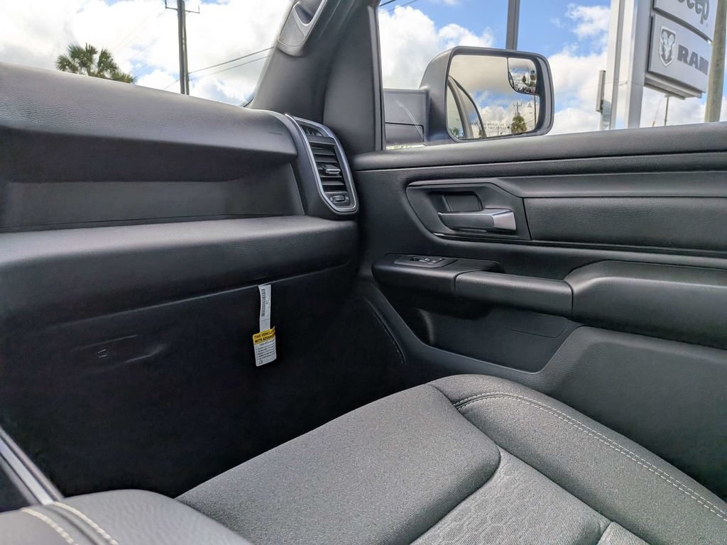 New 2026 RAM 1500 Express AWD/4WD image 17