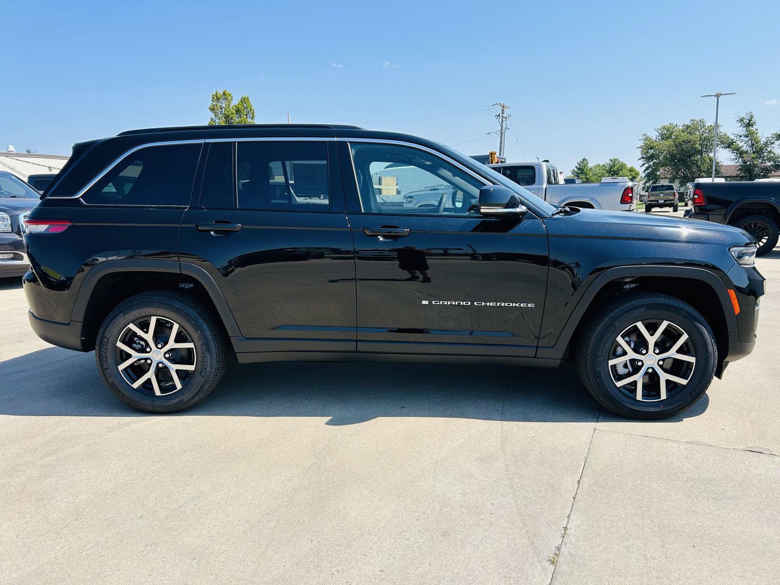 New 2025 Jeep Grand Cherokee Limited AWD/4WD image 41