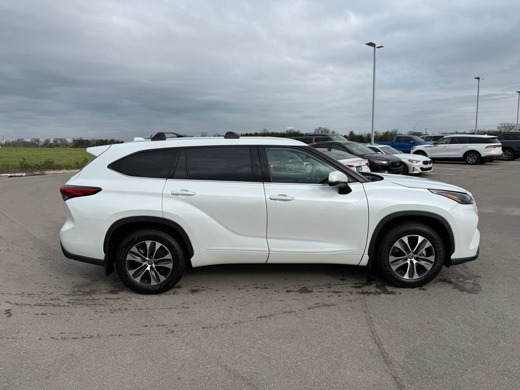 Used 2022 Toyota Highlander XLE image 17