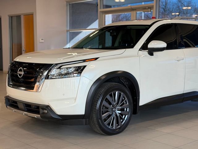 Used 2022 Nissan Pathfinder SL image 3