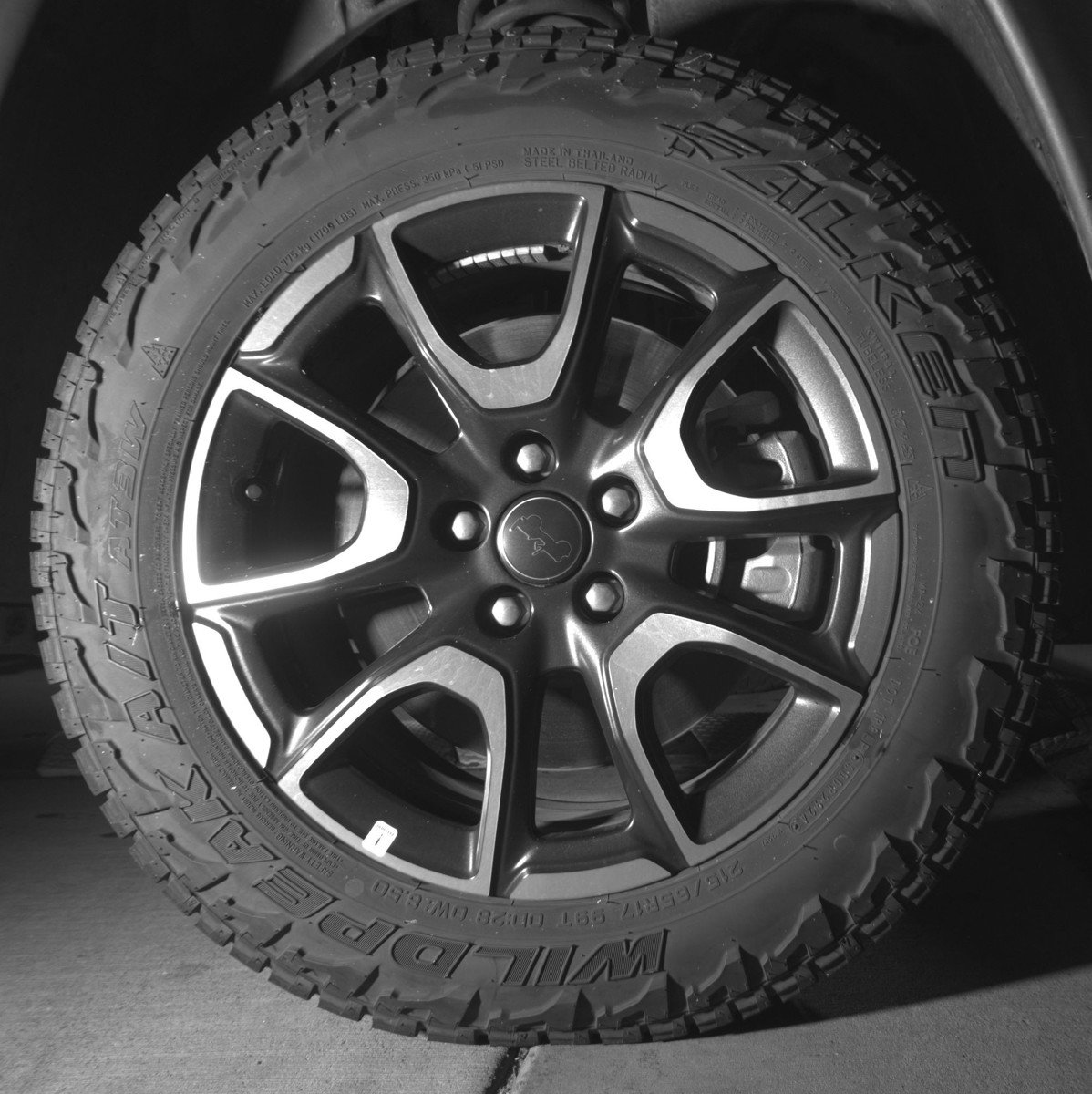 Used 2025 Jeep Compass Trailhawk image 13