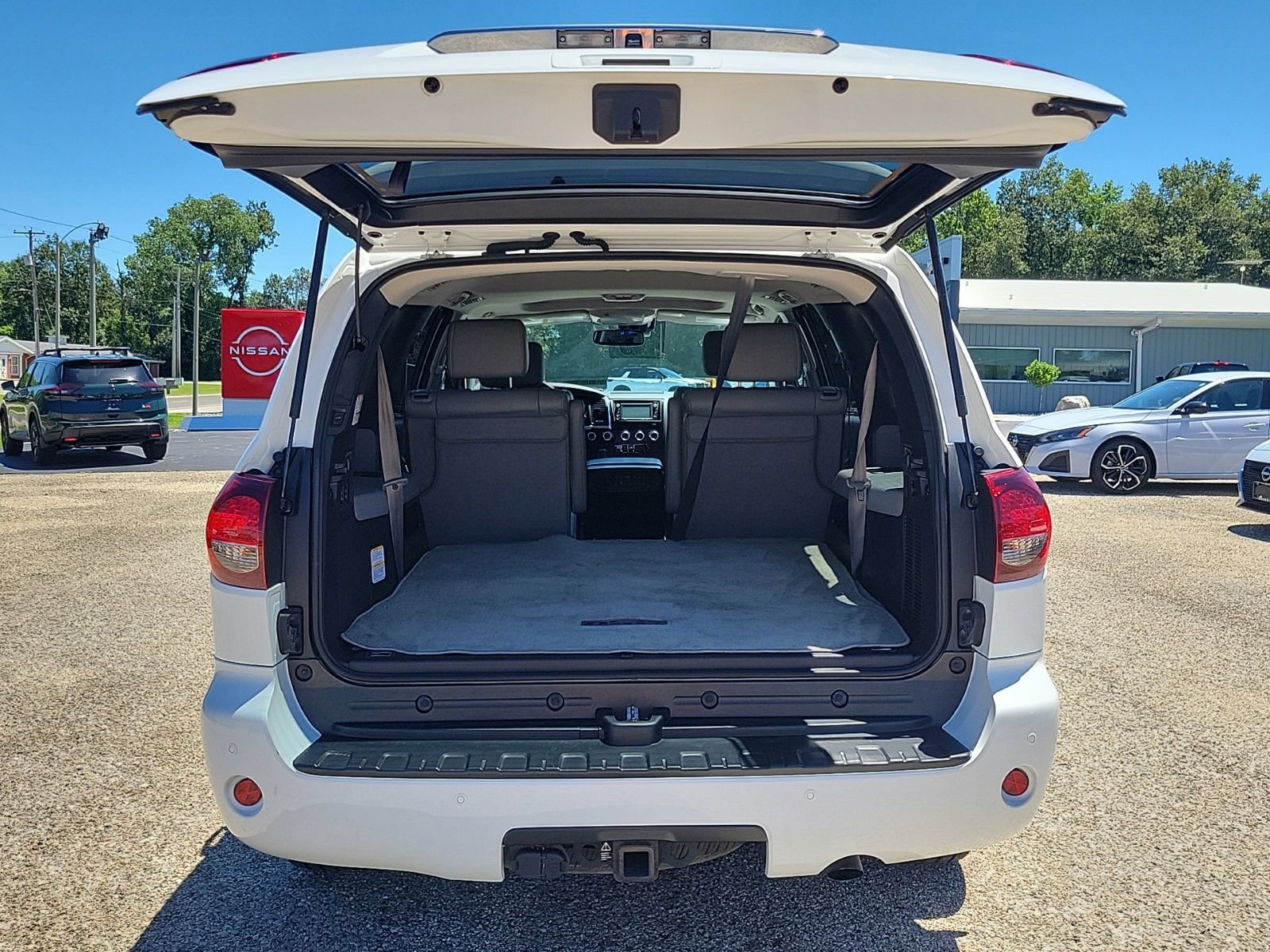 Used 2018 Toyota Sequoia Limited w/ Safety & Convenience Package AWD/4WD image 10