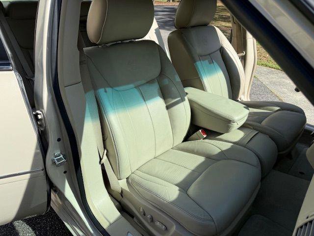 Used 2011 Cadillac DTS FWD image 9