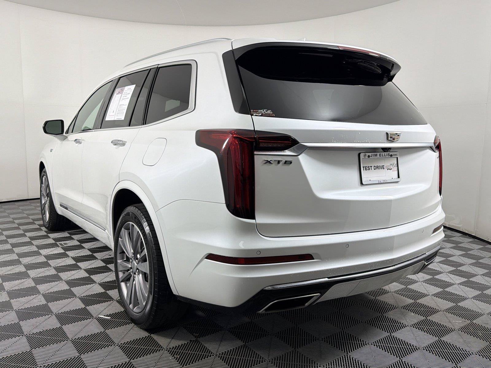 Used 2023 Cadillac XT6 Premium Luxury FWD image 4