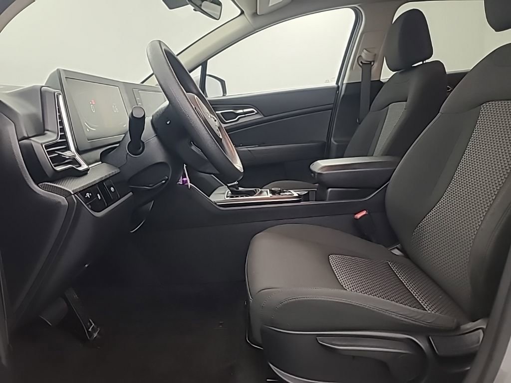 Used 2025 Kia Sportage LX image 25
