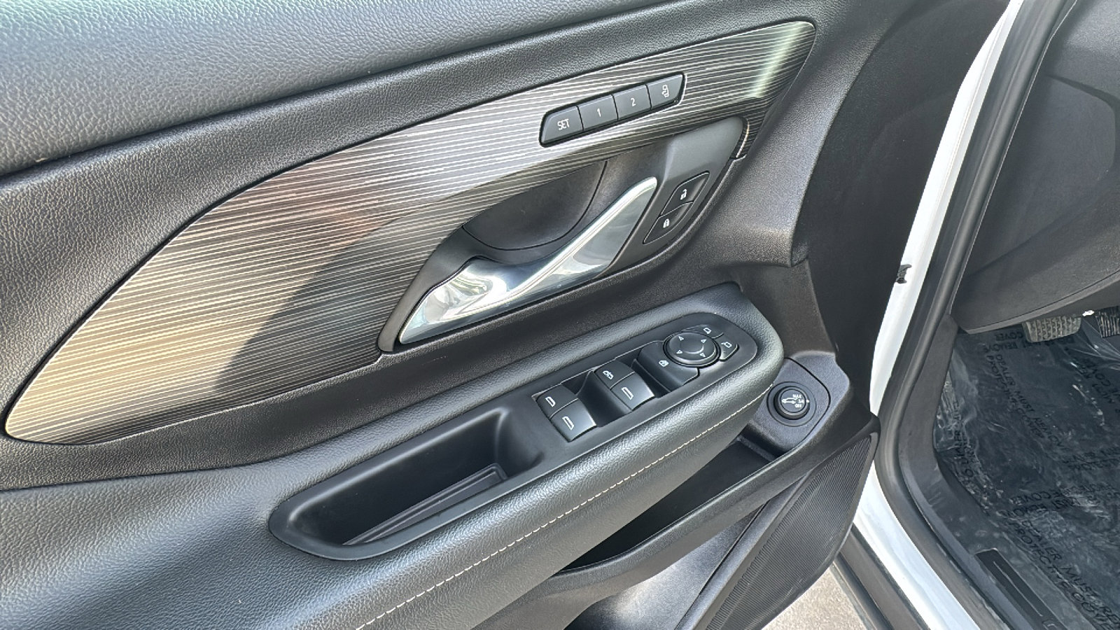 Used 2024 GMC Terrain SLT image 12