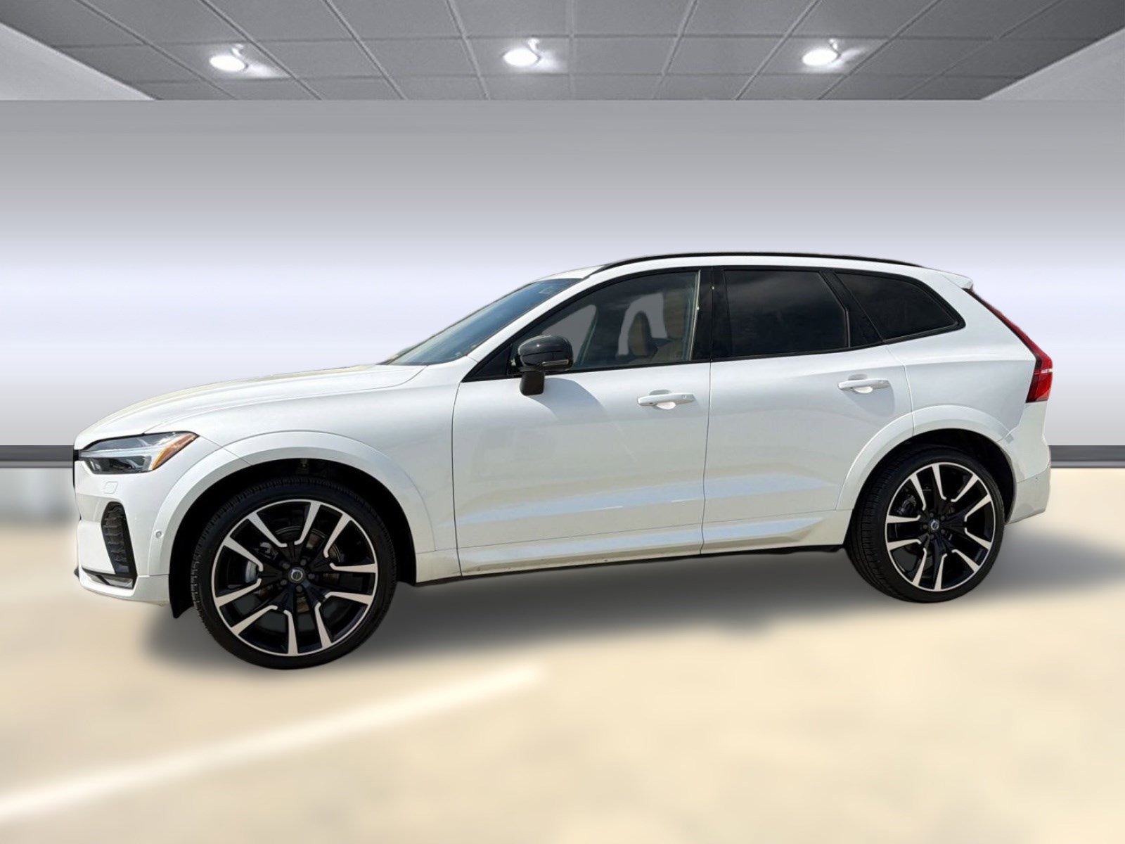 Used 2025 Volvo XC60 B5 Ultra w/ Protection Package Premier image 2