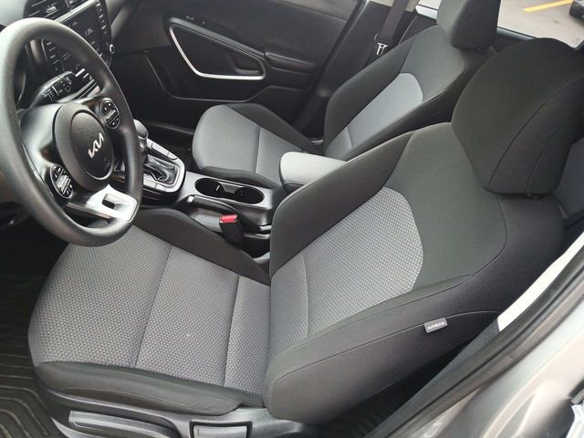 Certified 2025 Kia Soul LX w/ LX Technology Package FWD image 11