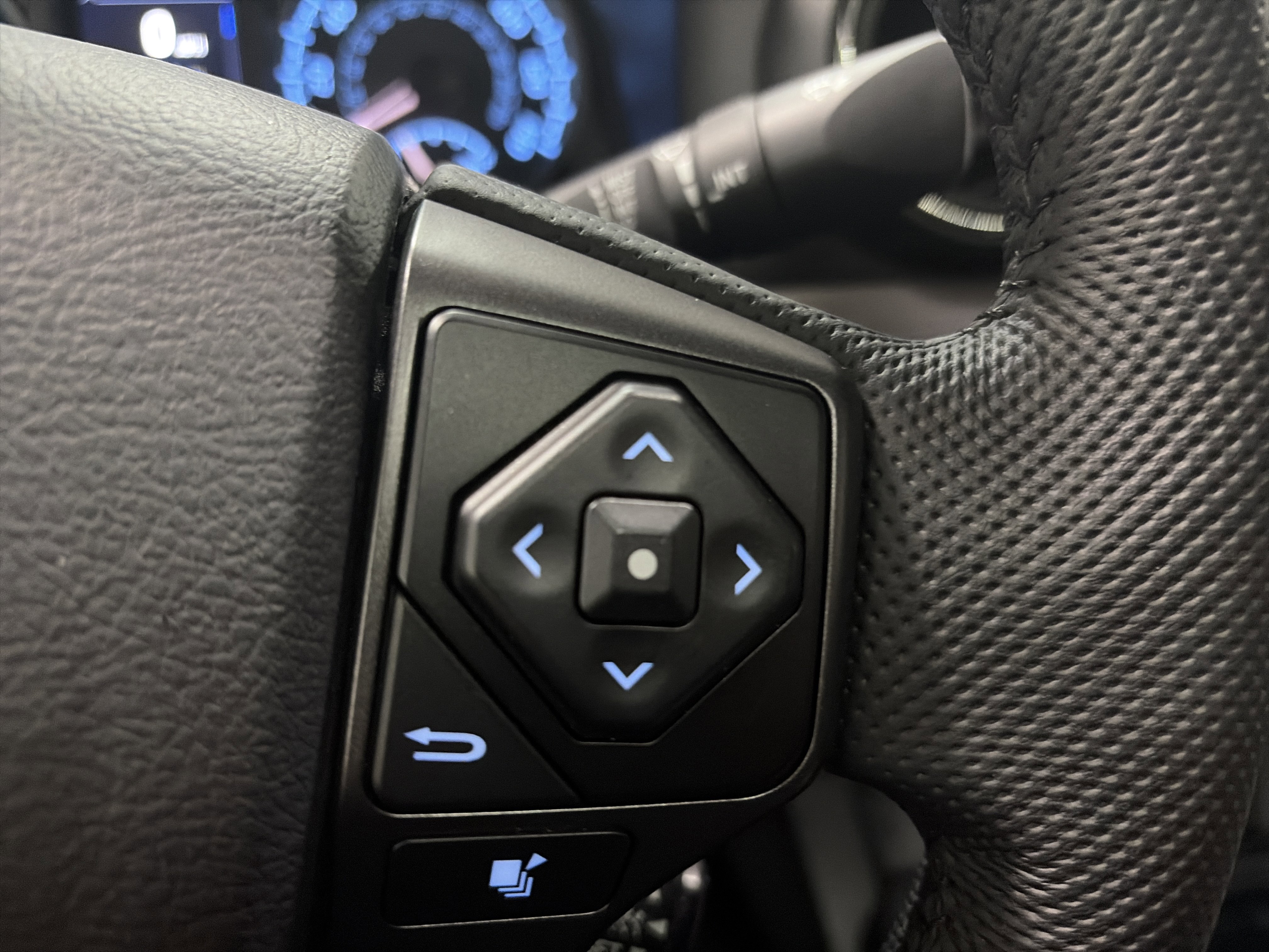 Used 2023 Toyota Tacoma TRD Off-Road w/ TRD Premium Off Road Package AWD/4WD image 18