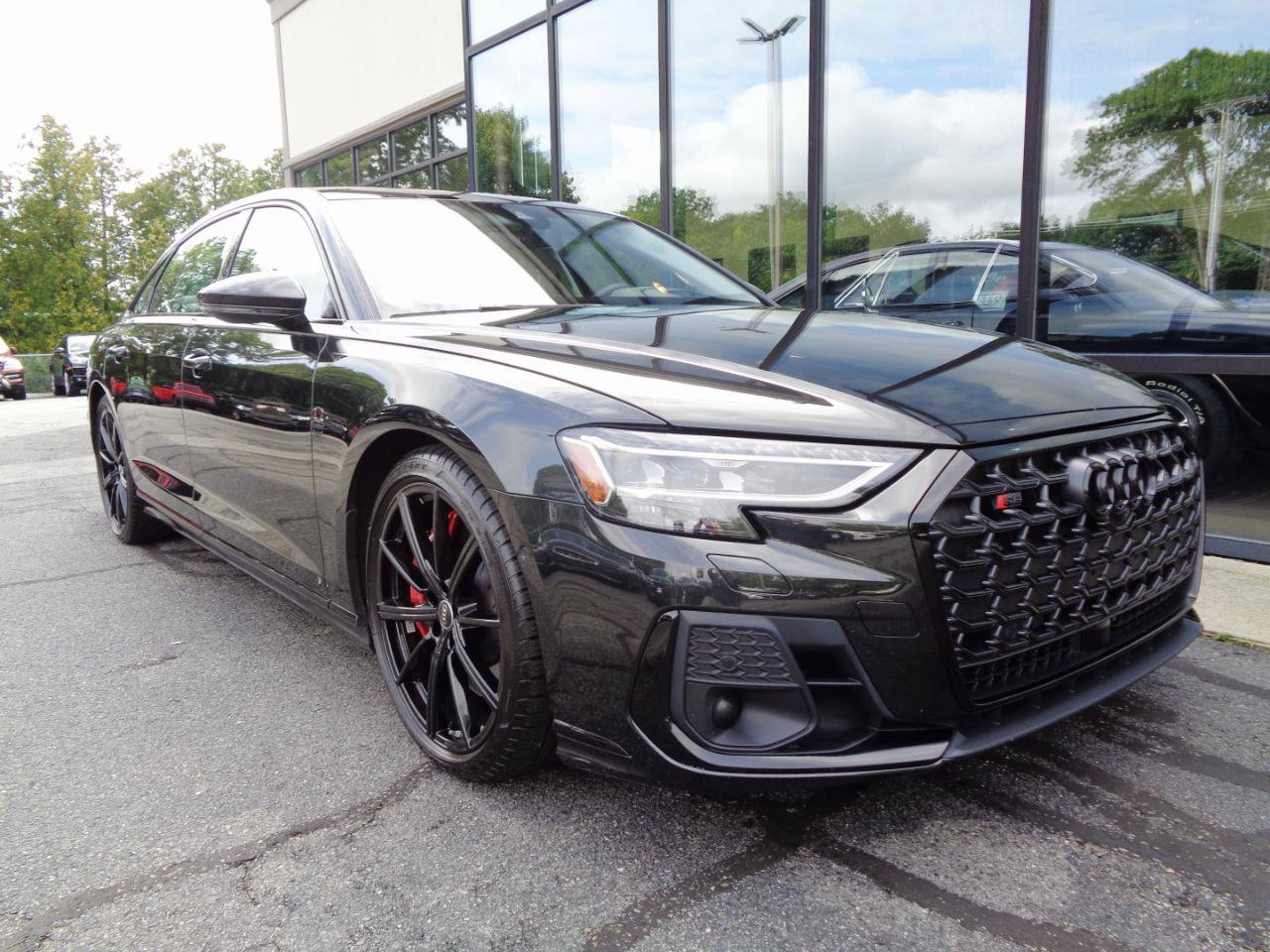 Used 2022 Audi S8 AWD/4WD image 3