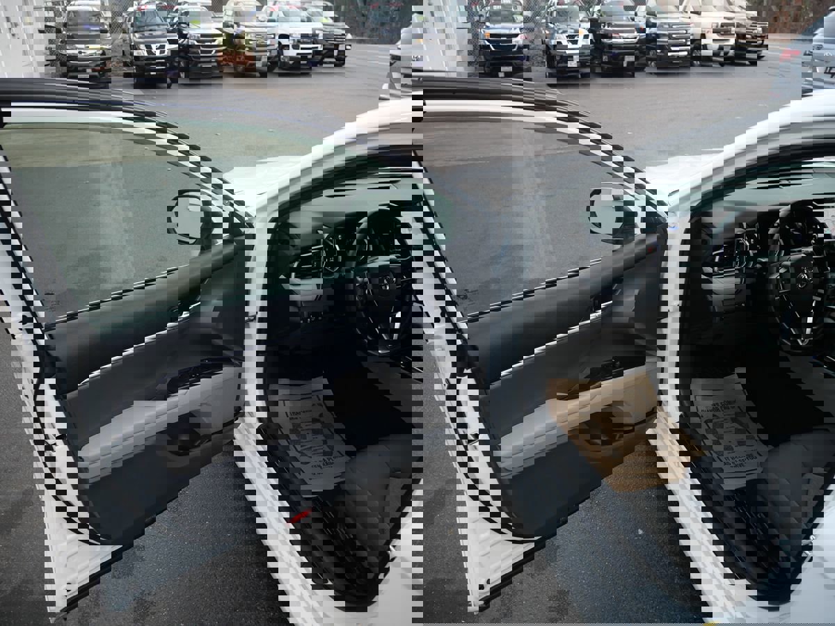 Used 2022 Toyota Camry LE image 13