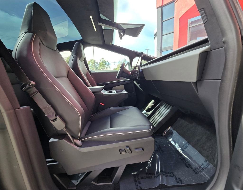 Used 2024 Tesla Cybertruck AWD Crew Cab image 23