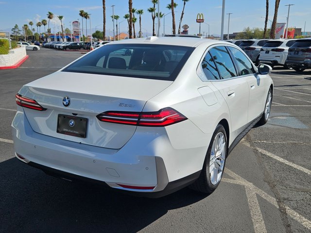Used 2024 BMW 530i w/ Convenience Package RWD image 5