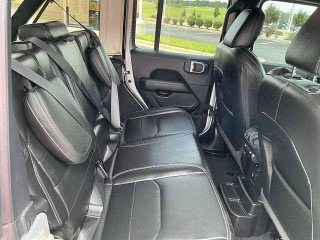 Used 2023 Jeep Wrangler Unlimited Sahara AWD/4WD image 18
