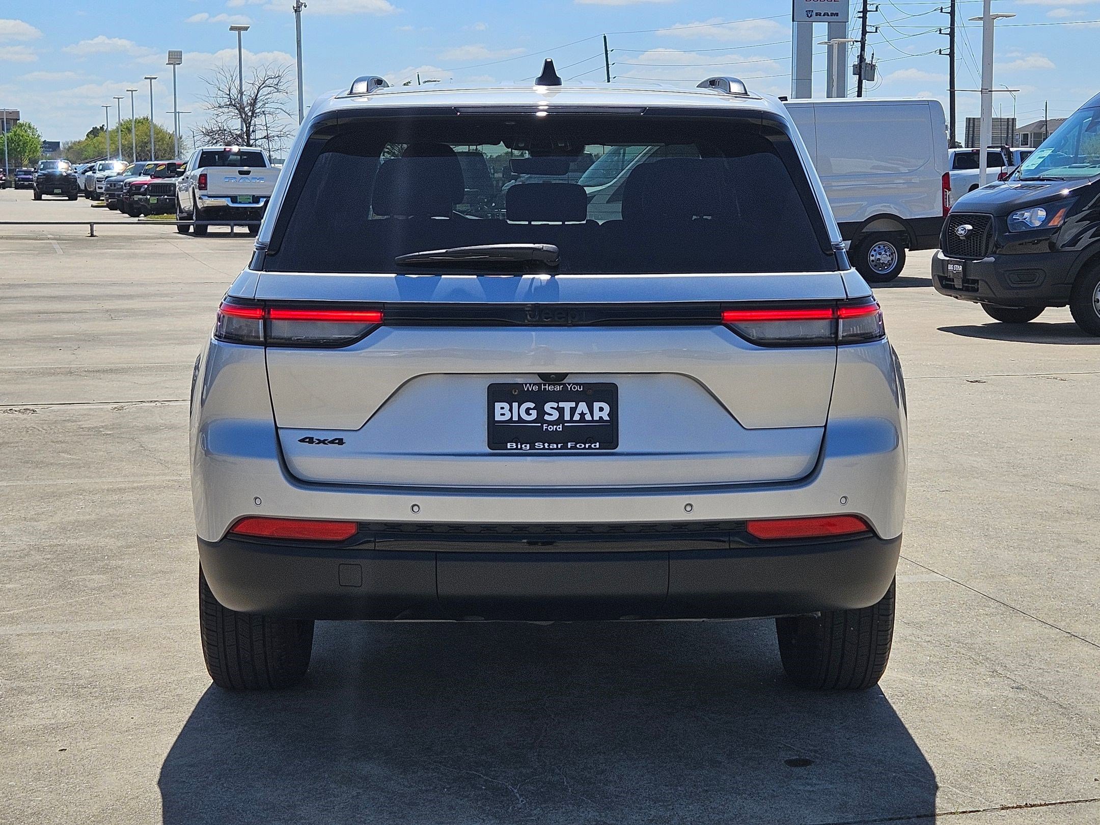 Used 2025 Jeep Grand Cherokee Altitude image 5