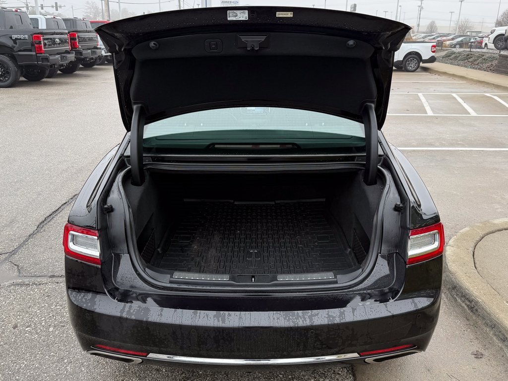 Used 2020 Lincoln Continental AWD w/ Premium Package image 13