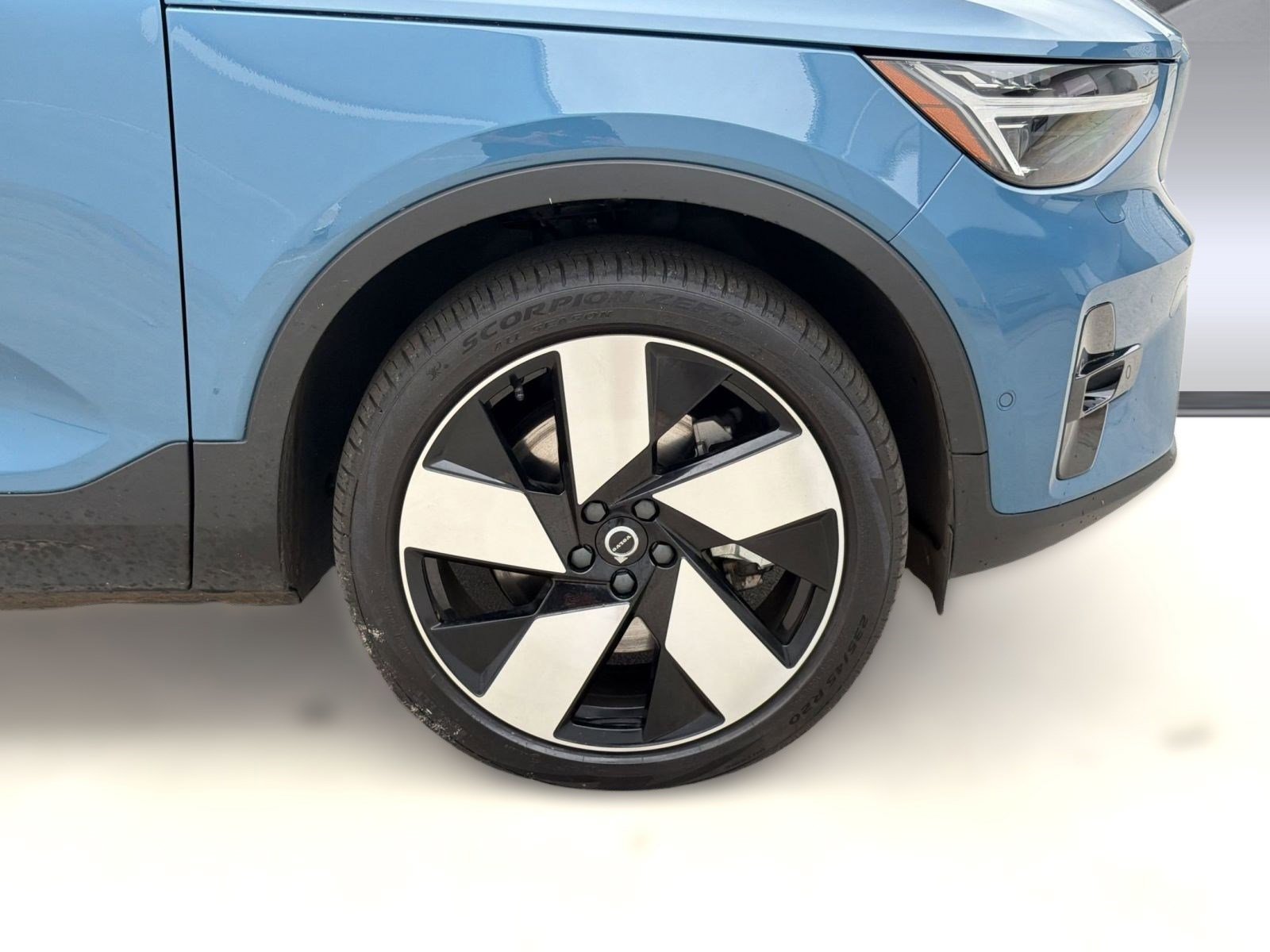 Certified 2023 Volvo C40 P8 Recharge Ultimate image 11