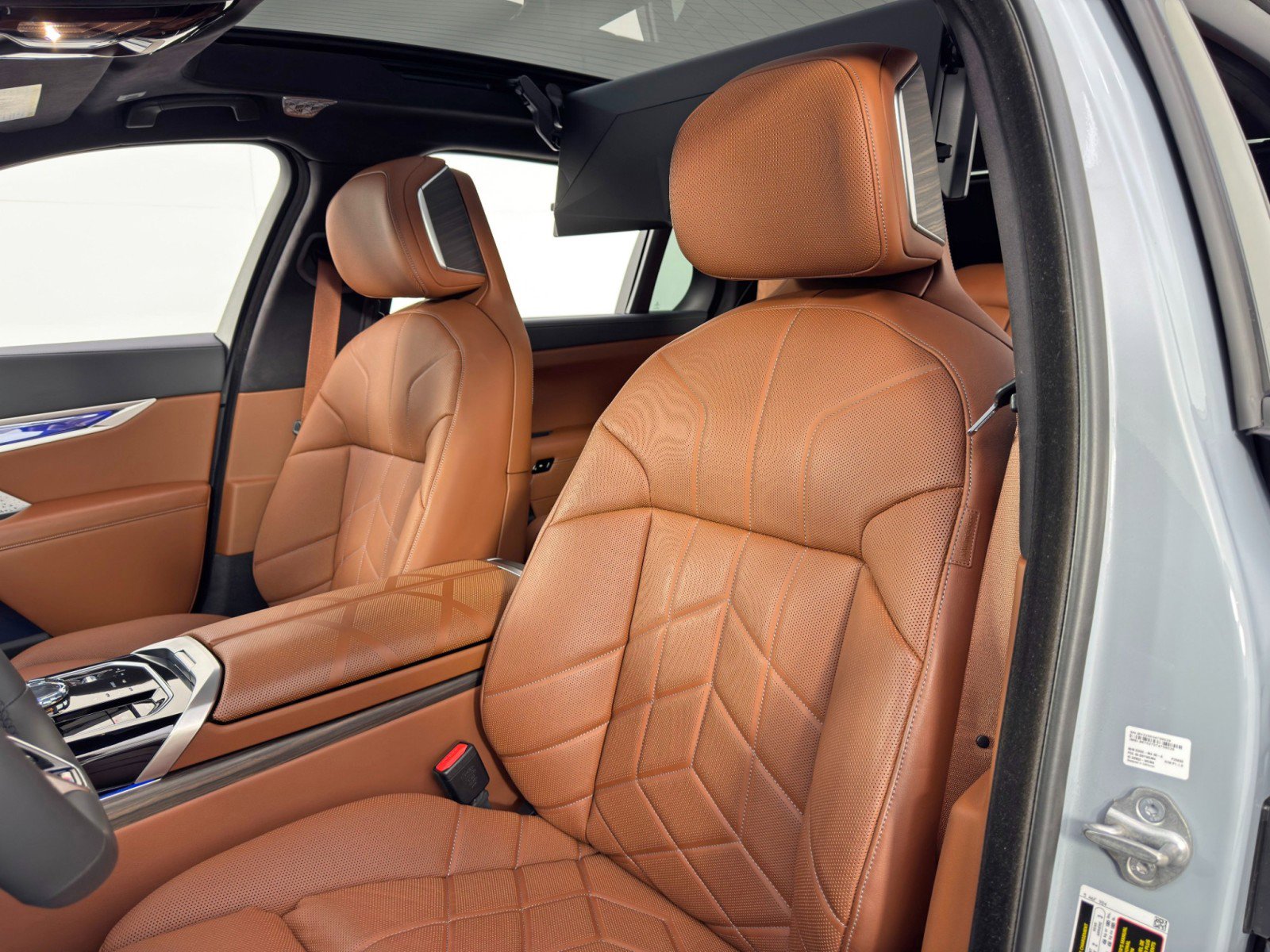 Used 2023 BMW i7 xDrive60 w/ Executive Package 2 image 49