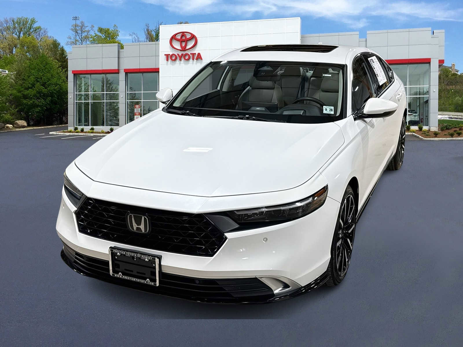 Used 2023 Honda Accord Touring image 1