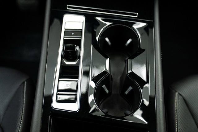 Used 2025 Volkswagen Atlas SE image 18