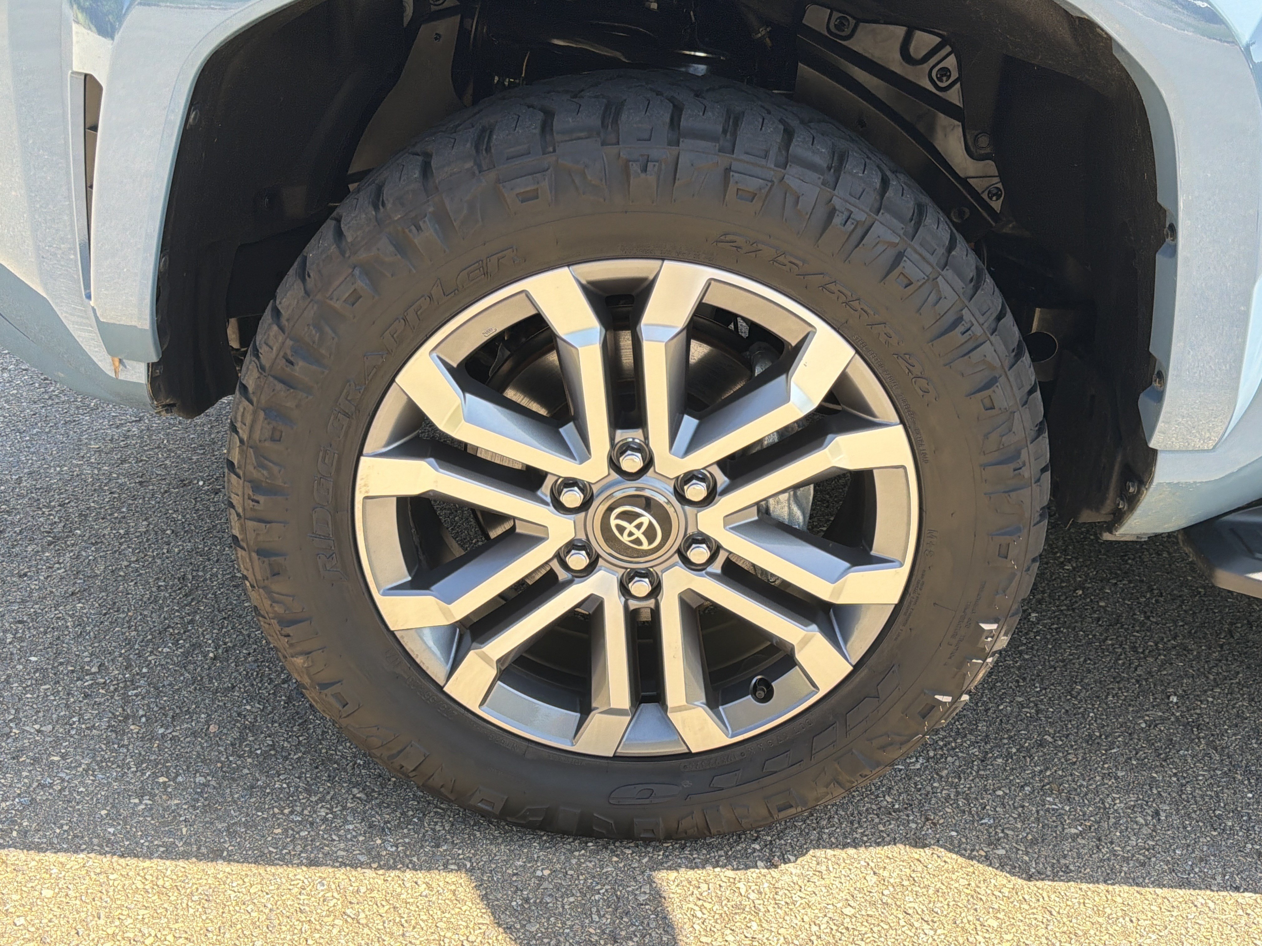 Used 2025 Toyota 4Runner Limited AWD/4WD image 11