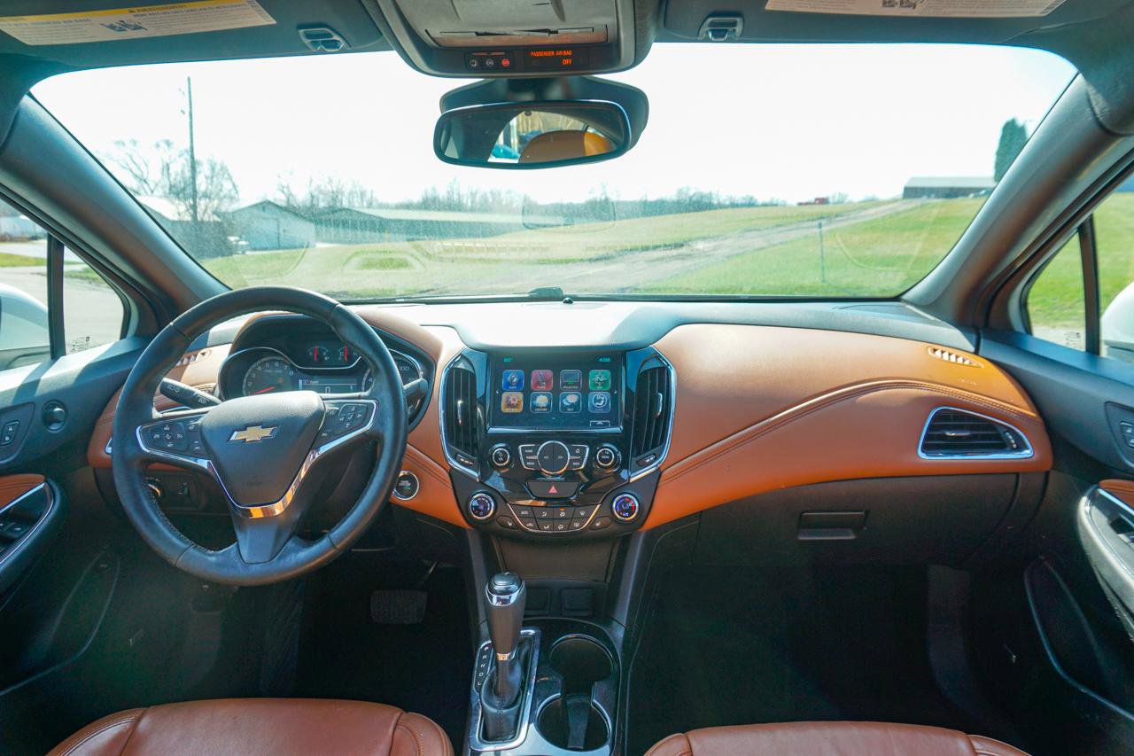 Used 2017 Chevrolet Cruze Premier FWD image 10