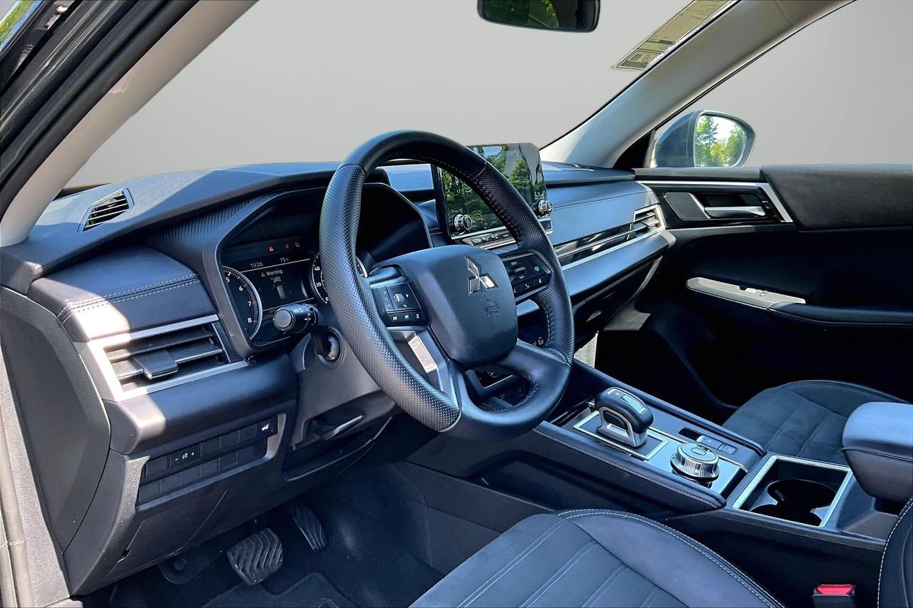 Used 2024 Mitsubishi Outlander SE FWD image 19