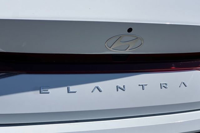 New 2026 Hyundai Elantra SE image 9