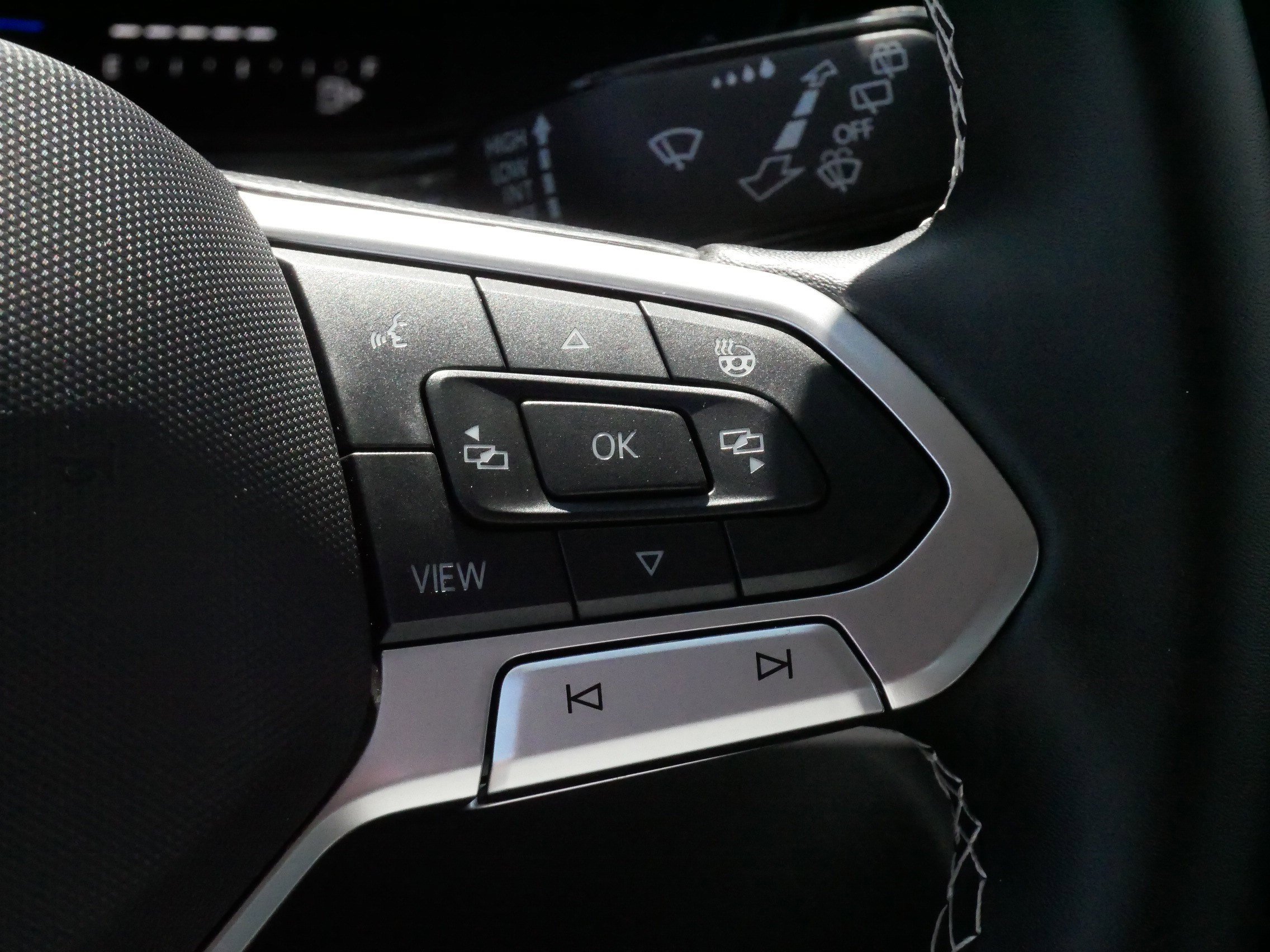 Certified 2025 Volkswagen Taos S AWD/4WD image 25