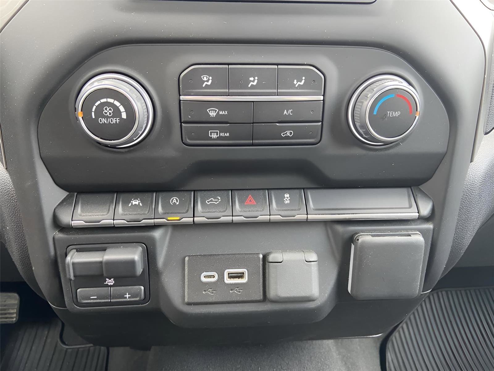 Used 2024 Chevrolet Silverado 1500 Custom image 31