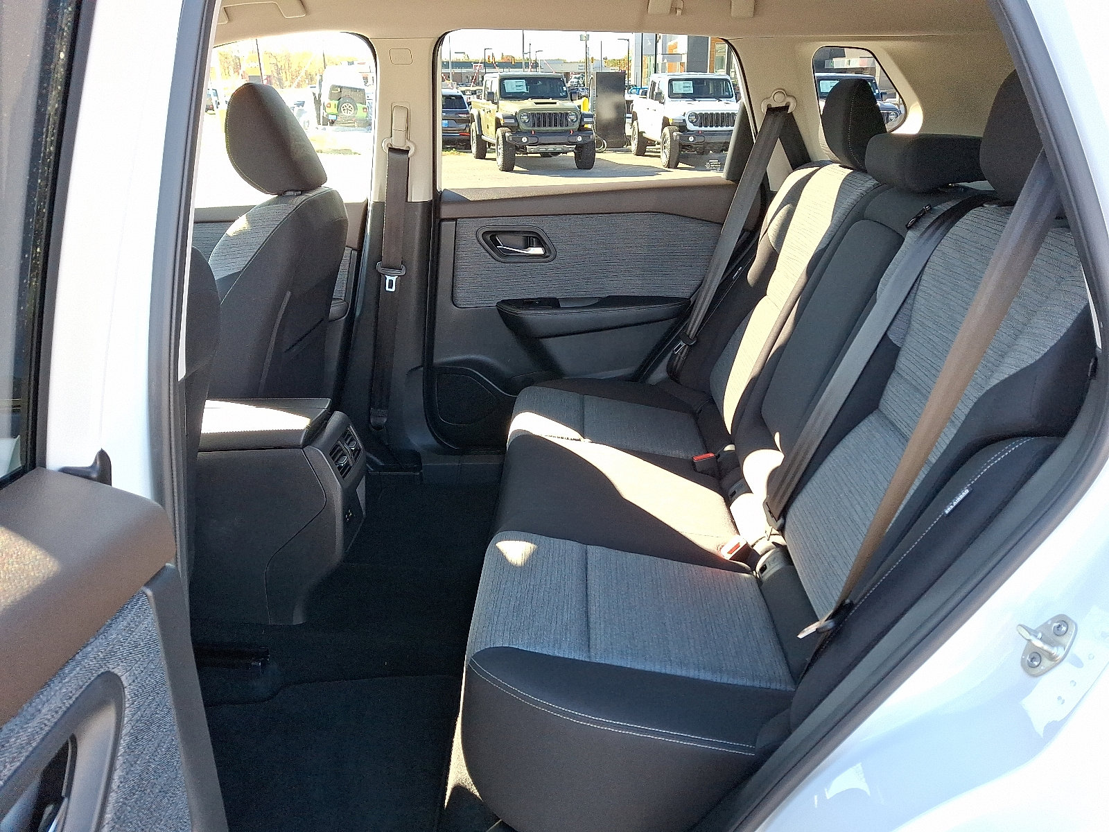 Used 2021 Nissan Rogue SV image 10