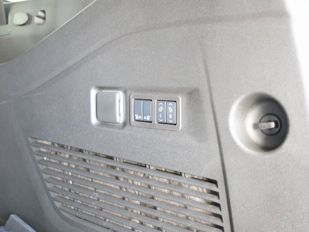 New 2025 Chevrolet Suburban High Country image 34