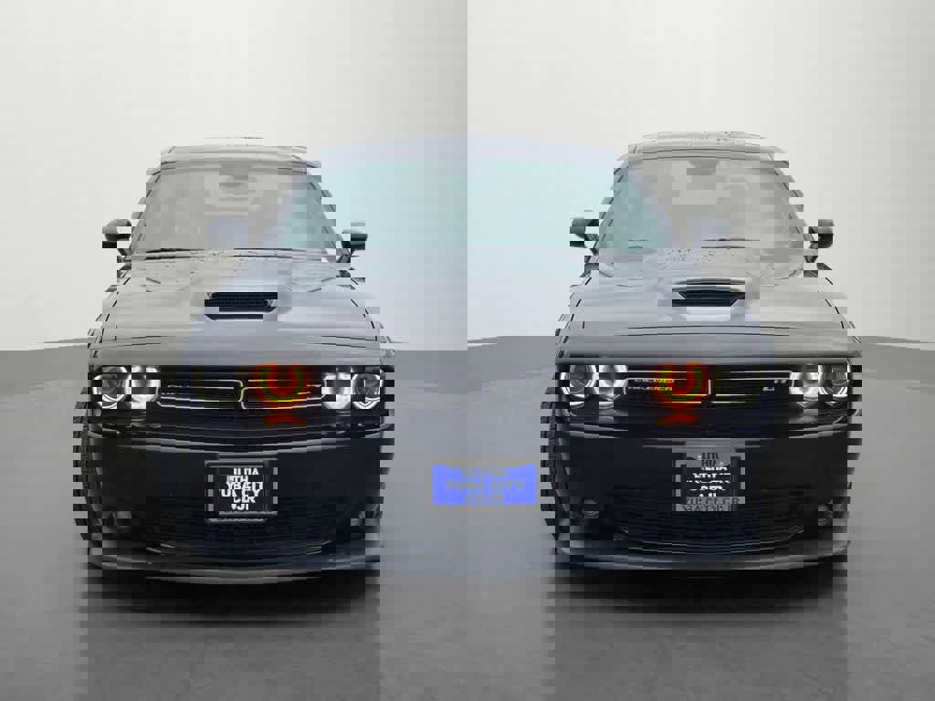 Used 2022 Dodge Challenger GT image 2