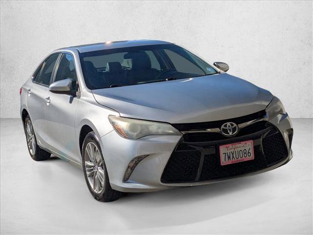 Used 2016 Toyota Camry SE image 3