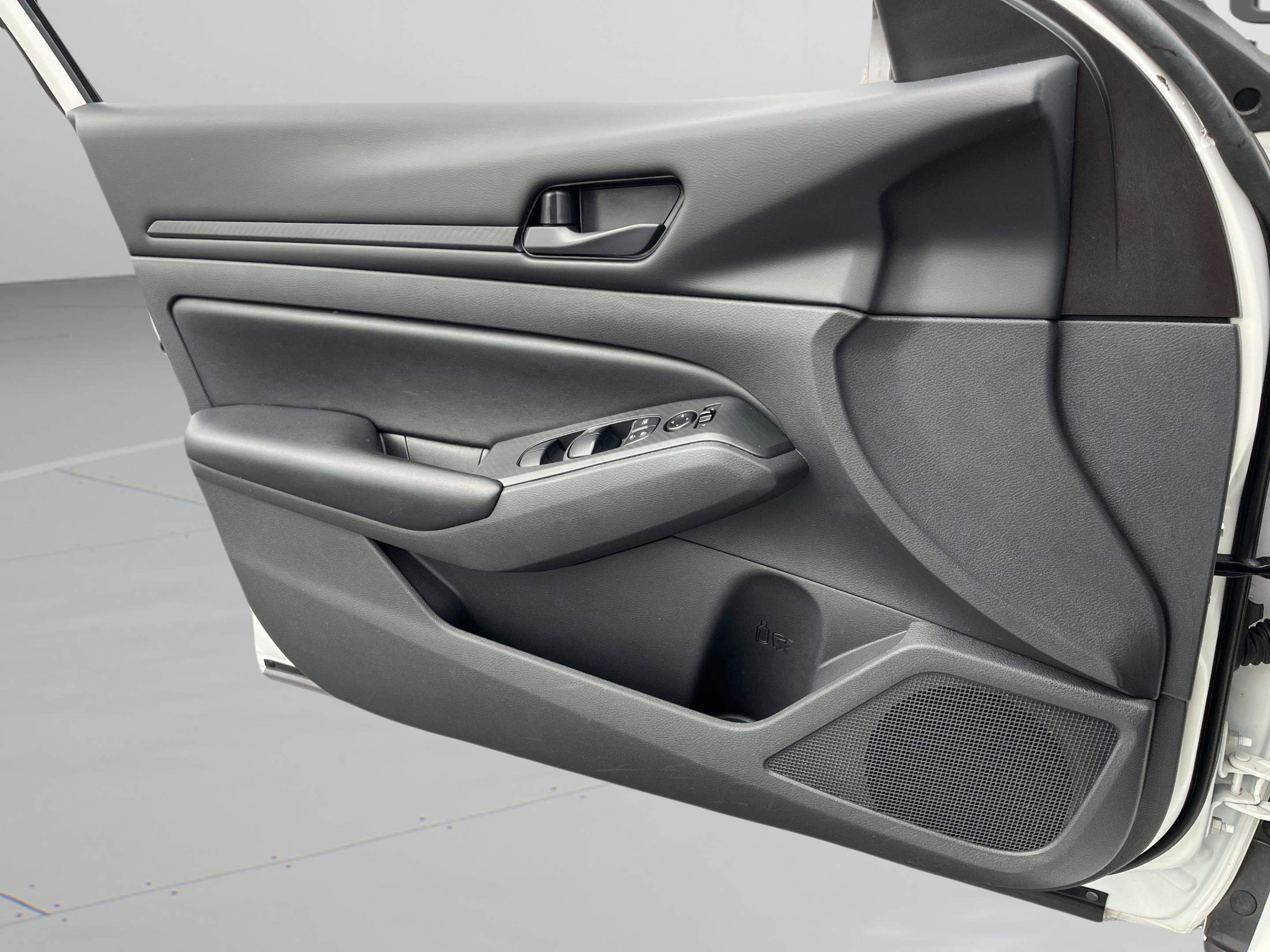 Used 2024 Nissan Altima 2.5 S image 12